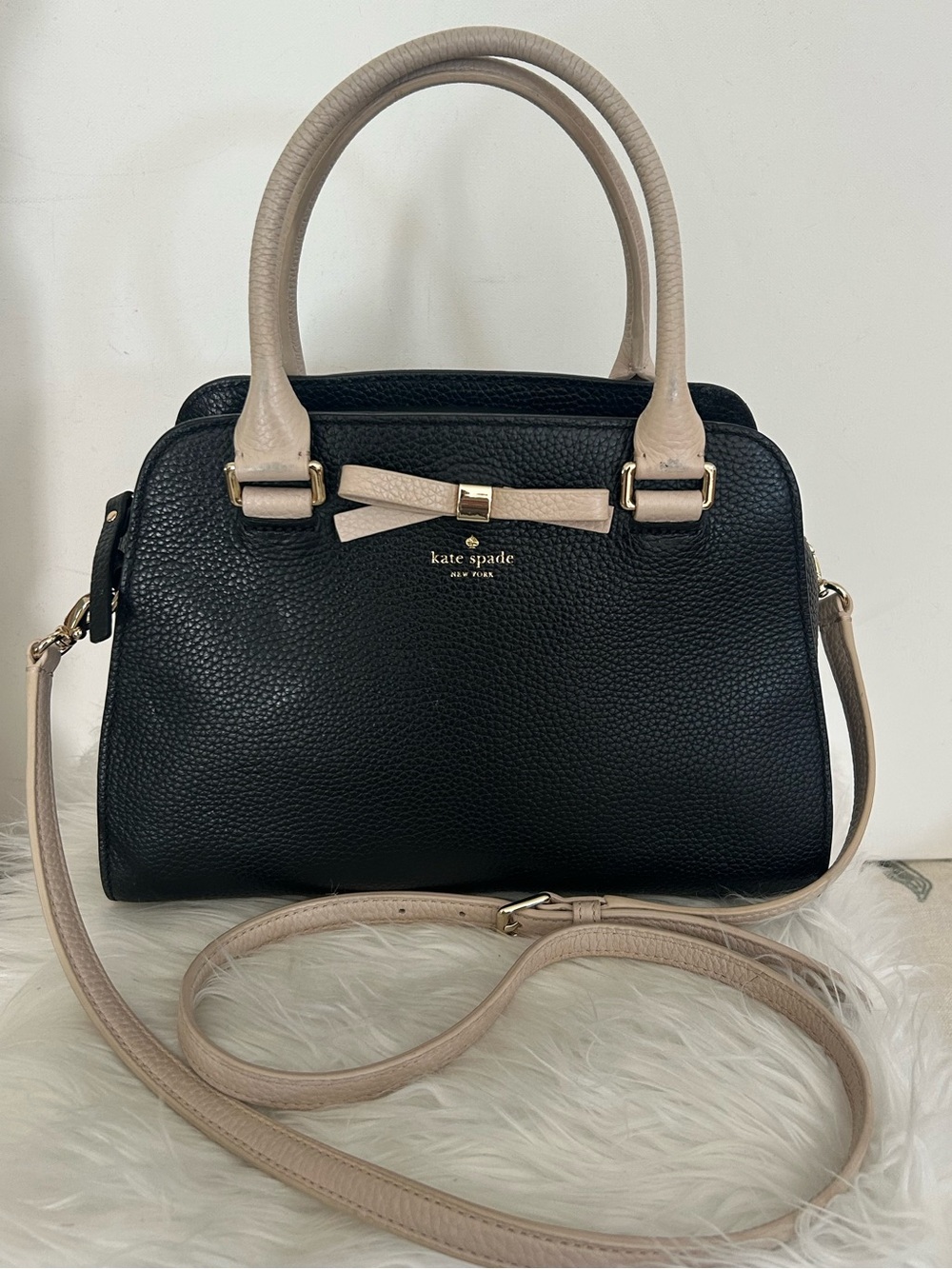 kate spade Black and Beige Pebbled Leather Bow Shoulder bag crossbody